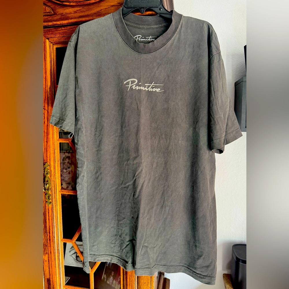 Men’s Primitive Gray T-shirt Size L